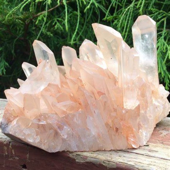 Quartz Cluster ; Natural Raw Quartz - Picture 1 of 1